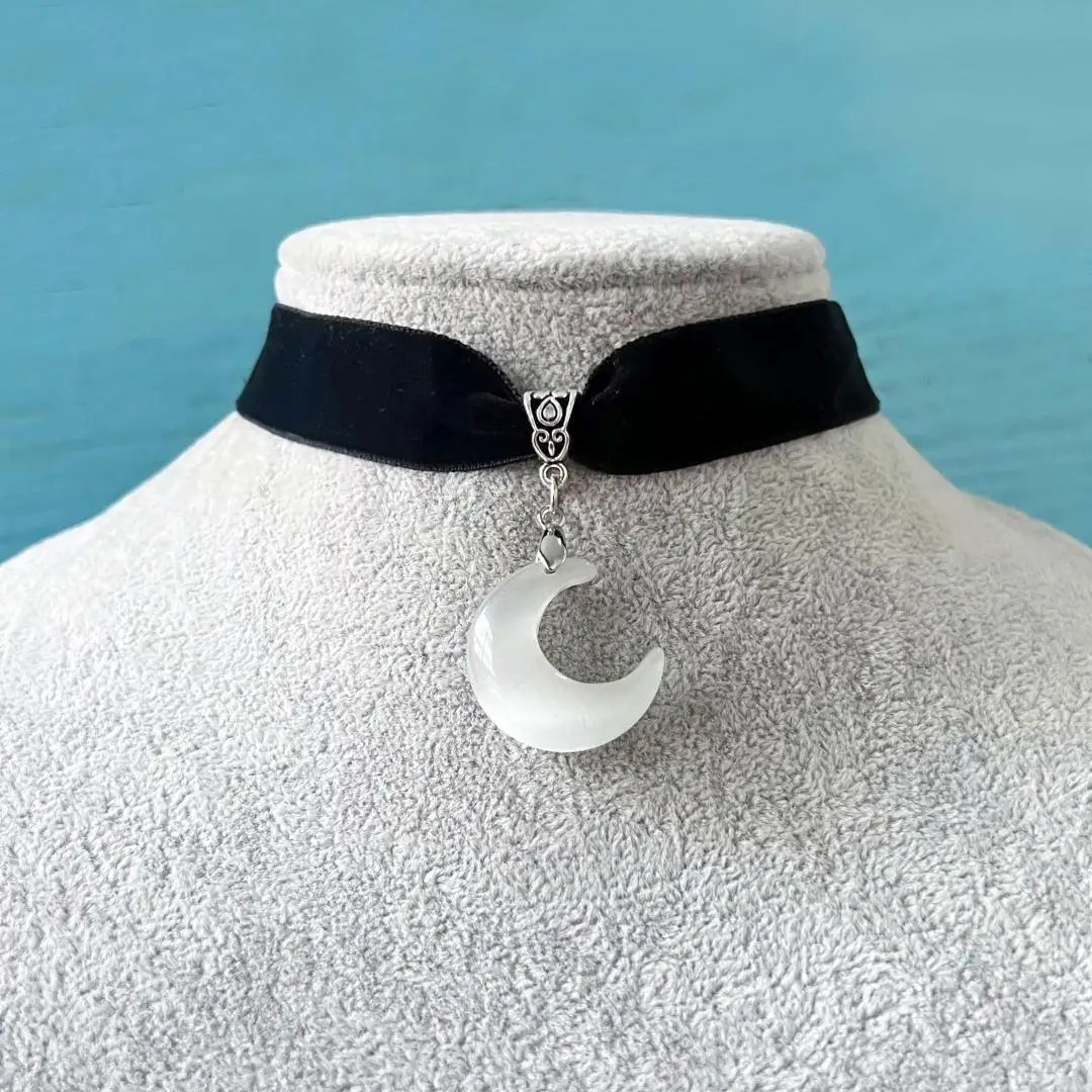 Gothic White Moon Choker For Women Girls Fashion Fresh Jewelry Accessories Gift Moonlight Pendant Vintage Velvet Necklace Trendy
Gothic White Moon Choker For Women Girls Fashion Fresh Jewelry Accessories Gift Moonlight Pendant Vintage Velvet Necklace Trendy