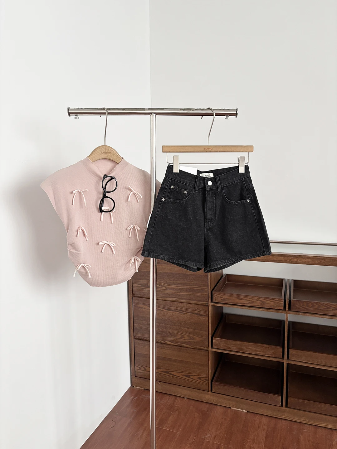High Waist Washed Denim Shorts Women's Summer 2026 New Korean Fashion Simple Match Loose A-Line Wide Leg Pants
High Waist Washed Denim Shorts Women's Summer 2026 New Korean Fashion Simple Match Loose A-Line Wide Leg Pants