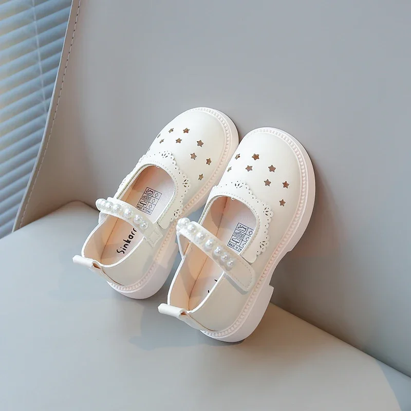 Girls Casual Leather Shoes Princess Sweet Star Cut-outs Hollow Kids Wedding Dress Shoes with Pearls Beading Fashion PU + Rubber
Girls Casual Leather Shoes Princess Sweet Star Cut-outs Hollow Kids Wedding Dress Shoes with Pearls Beading Fashion PU + Rubber