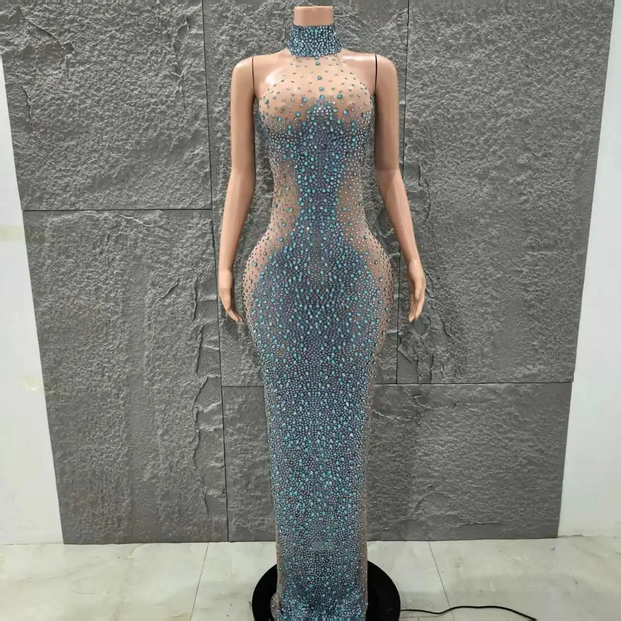 Luxury Twinkling Rhinestones Sexy Transparent Mesh Trim Fit Xinjiang Dance Costume Dress Women Birthday Party Elegant Gowns Wear
Luxury Twinkling Rhinestones Sexy Transparent Mesh Trim Fit Xinjiang Dance Costume Dress Women Birthday Party Elegant Gowns Wear
