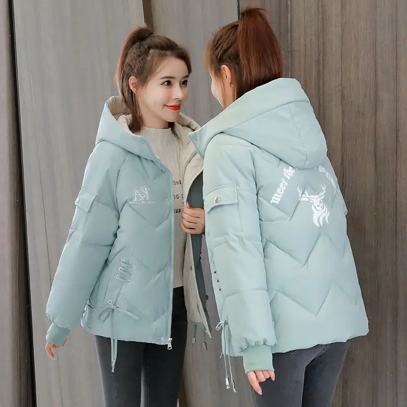 Lady Parkas 2025 Winter New Women Cotton Jacket Short Fashion Thick Coat Loose Clothing
Lady Parkas 2025 Winter New Women Cotton Jacket Short Fashion Thick Coat Loose Clothing