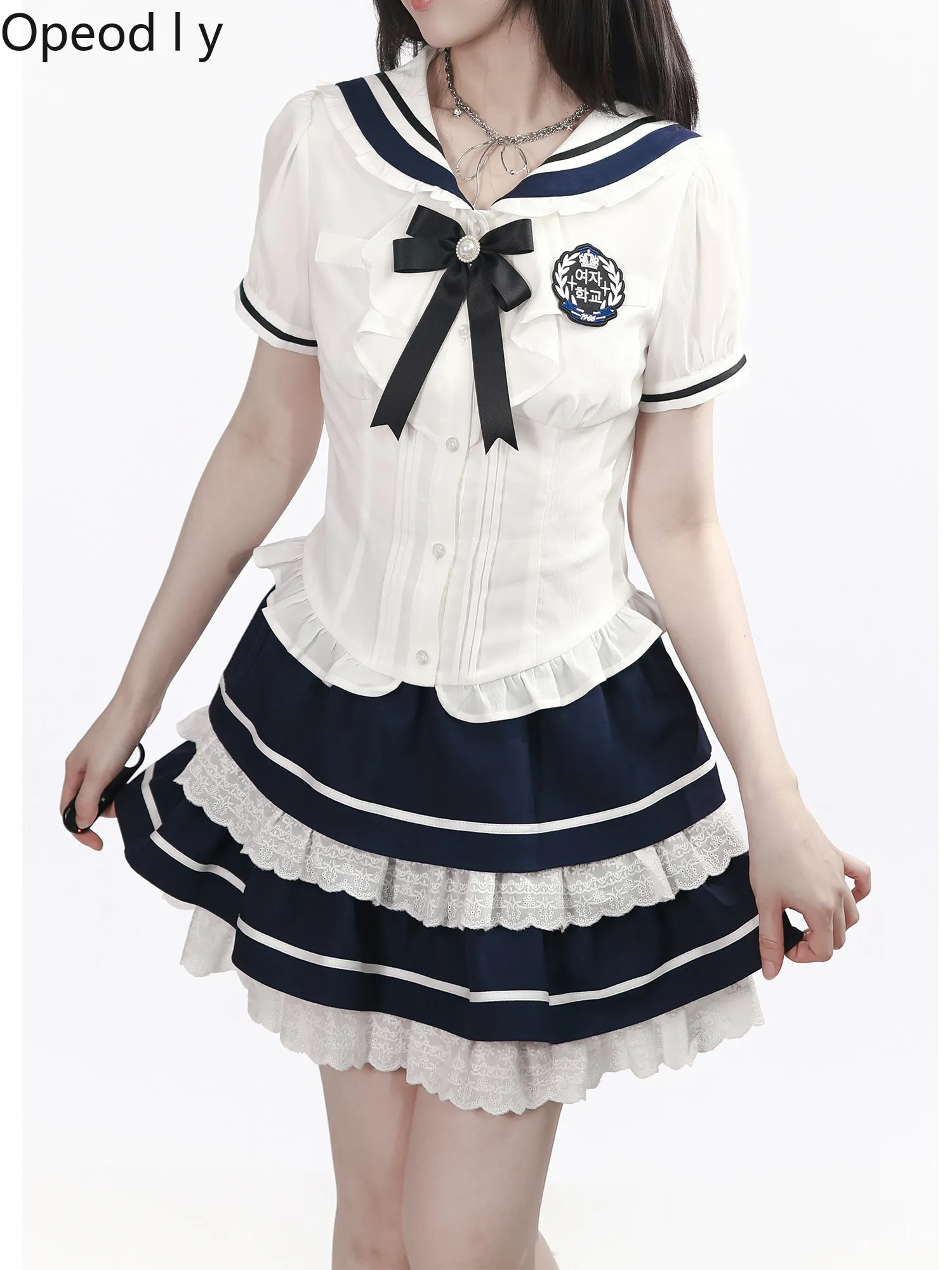 Y2K College Style Japanese Original Lolita Doll Collar T-shirt Strap Skirt Sweet Cool Girl Fashion Commuter Two-piece Set
Y2K College Style Japanese Original Lolita Doll Collar T-shirt Strap Skirt Sweet Cool Girl Fashion Commuter Two-piece Set