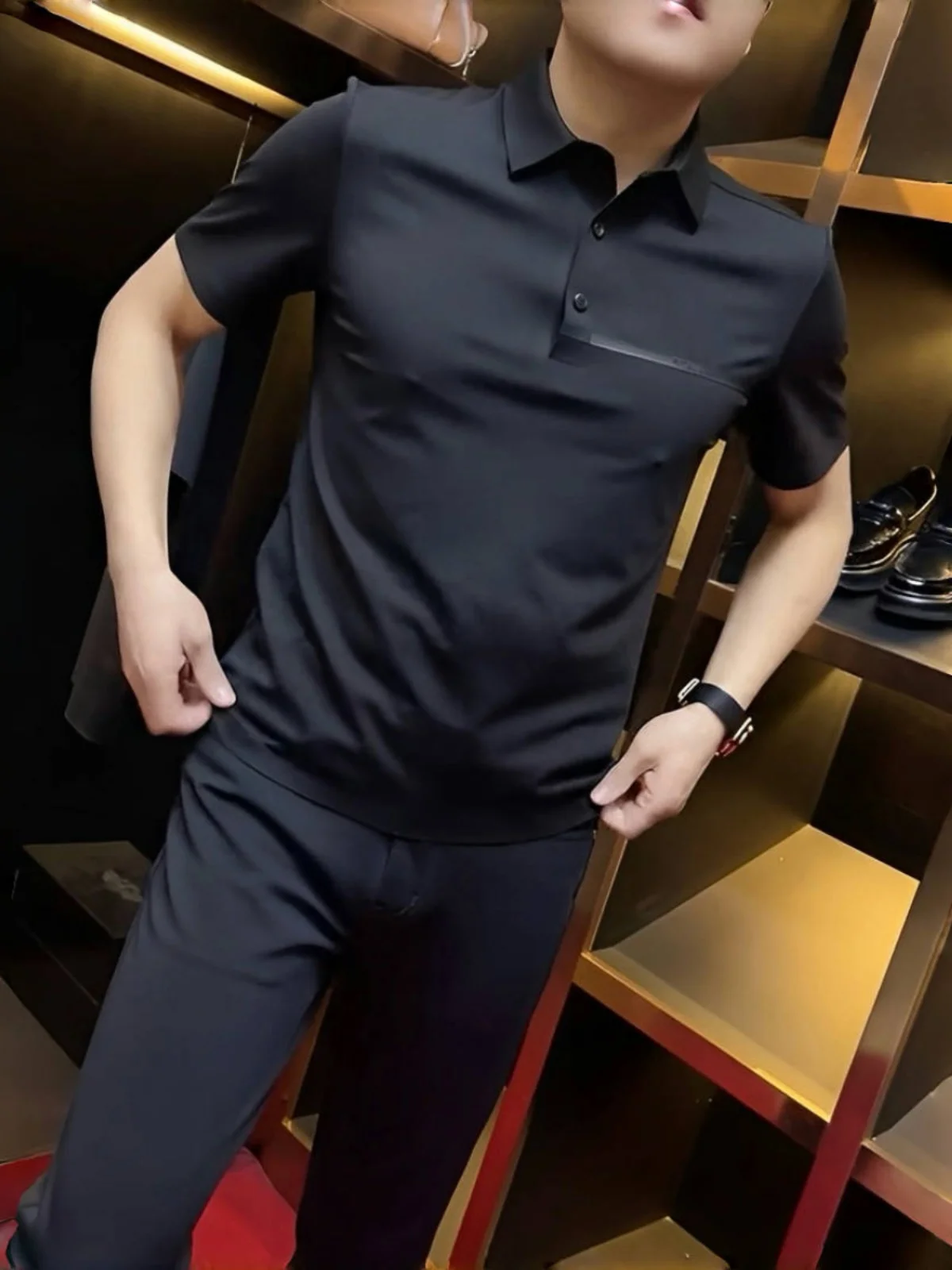 Мужская повседневная рубашка с коротким рукавом и отложным воротником, удобная, дышащая, модная, новинка весеннего сезона, простой дизайн, универсальный цвет.
Мужская повседневная рубашка с коротким рукавом и отложным воротником, удобная, дышащая, модная, новинка весеннего сезона, простой дизайн, универсальный цвет.