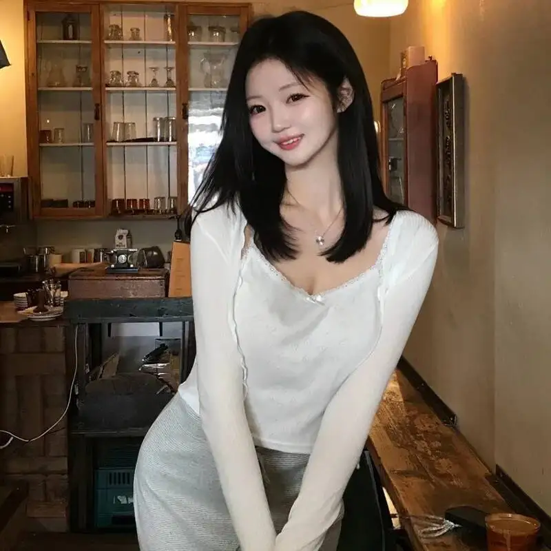 Корейская тонкая сексуальная горячая девушка, женственная кружевная лоскутная короткая майка для женщин, топы на бретелях, горячие сексуальные женские топы 2025, новинка CVL8
Корейская тонкая сексуальная горячая девушка, женственная кружевная лоскутная короткая майка для женщин, топы на бретелях, горячие сексуальные женские топы 2025, новинка CVL8