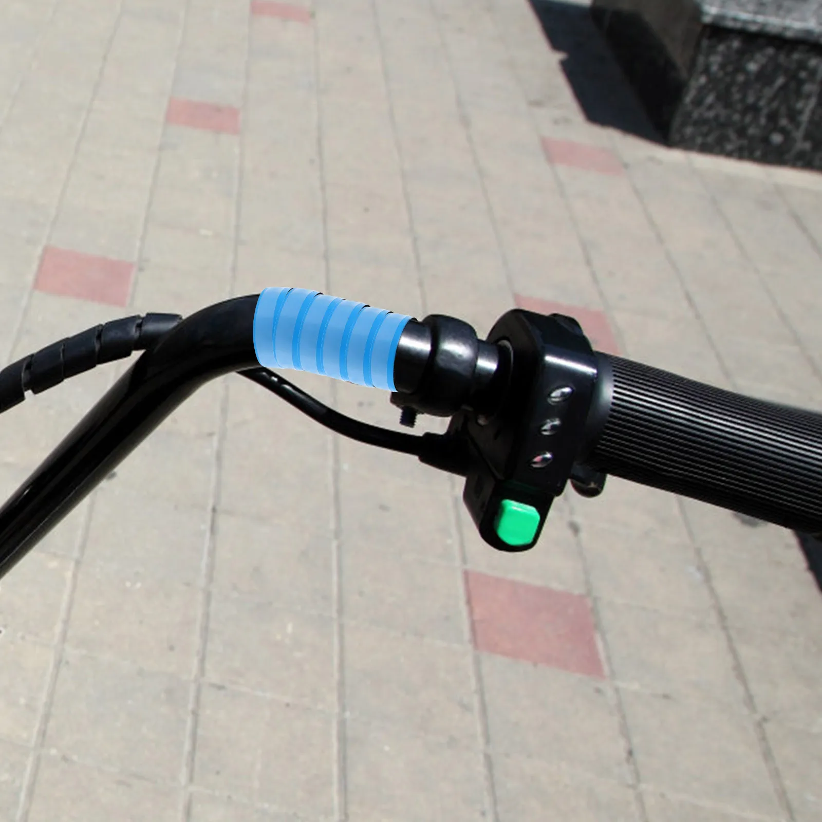 2pcs Anti-Slip Wrap For Motorcycle Grip Cover Non-Slip Durable Universal Fit Handlebar Tape For Road Bike Dirt Bike Handle 
2pcs Anti-Slip Wrap For Motorcycle Grip Cover Non-Slip Durable Universal Fit Handlebar Tape For Road Bike Dirt Bike Handle