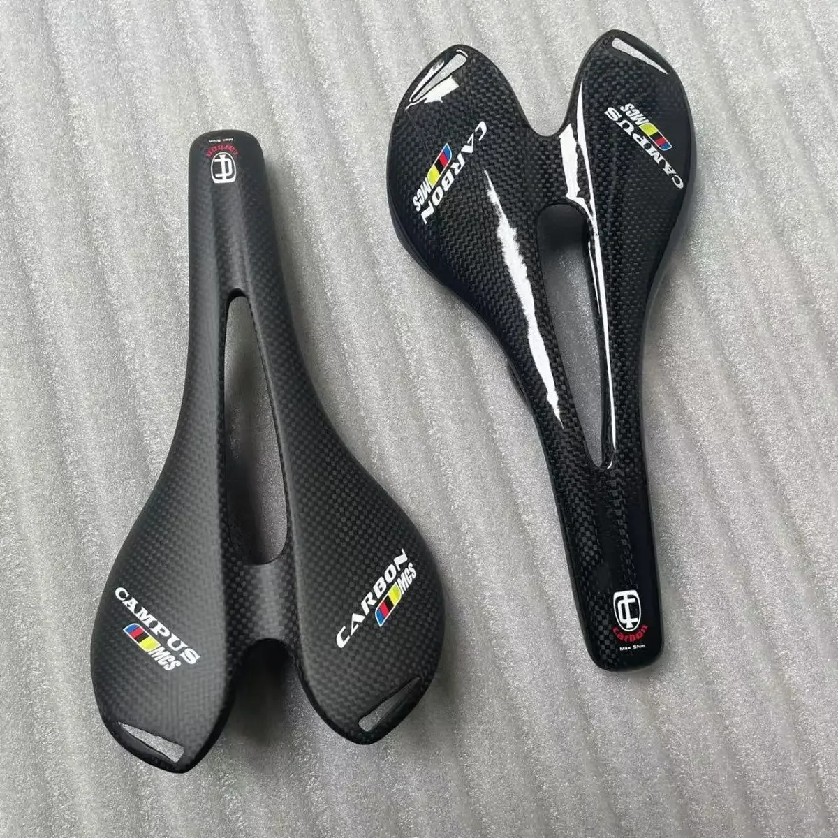 Ultra light and comfortable campus carbon fiber mountain bike hollow road seat cushion saddle ultra light riding accessories 
Ultra light and comfortable campus carbon fiber mountain bike hollow road seat cushion saddle ultra light riding accessories