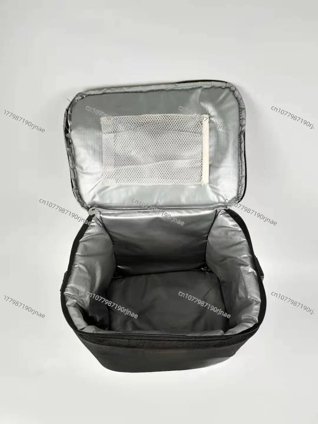 Picnic Bag Single Shoulder Oxford Cloth Insulation Bag Heat and Cold Insulation Ice Pack Waterproof Large Capacity Folding Bag
Picnic Bag Single Shoulder Oxford Cloth Insulation Bag Heat and Cold Insulation Ice Pack Waterproof Large Capacity Folding Bag