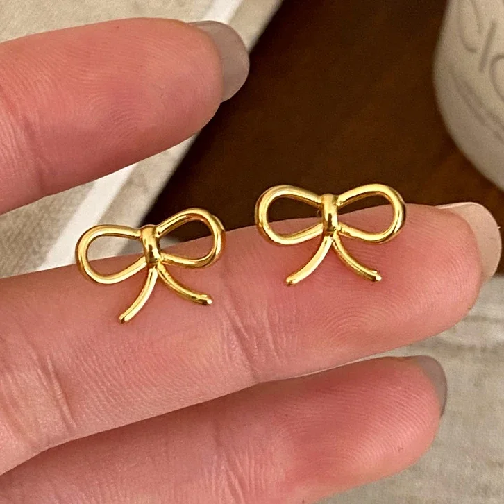 Real 925 Sterling Silver 18K Gold Mini Hollow Bowknot Stud Earrings for Women Minimalist Cute Fine Jewelry Accessories
Real 925 Sterling Silver 18K Gold Mini Hollow Bowknot Stud Earrings for Women Minimalist Cute Fine Jewelry Accessories