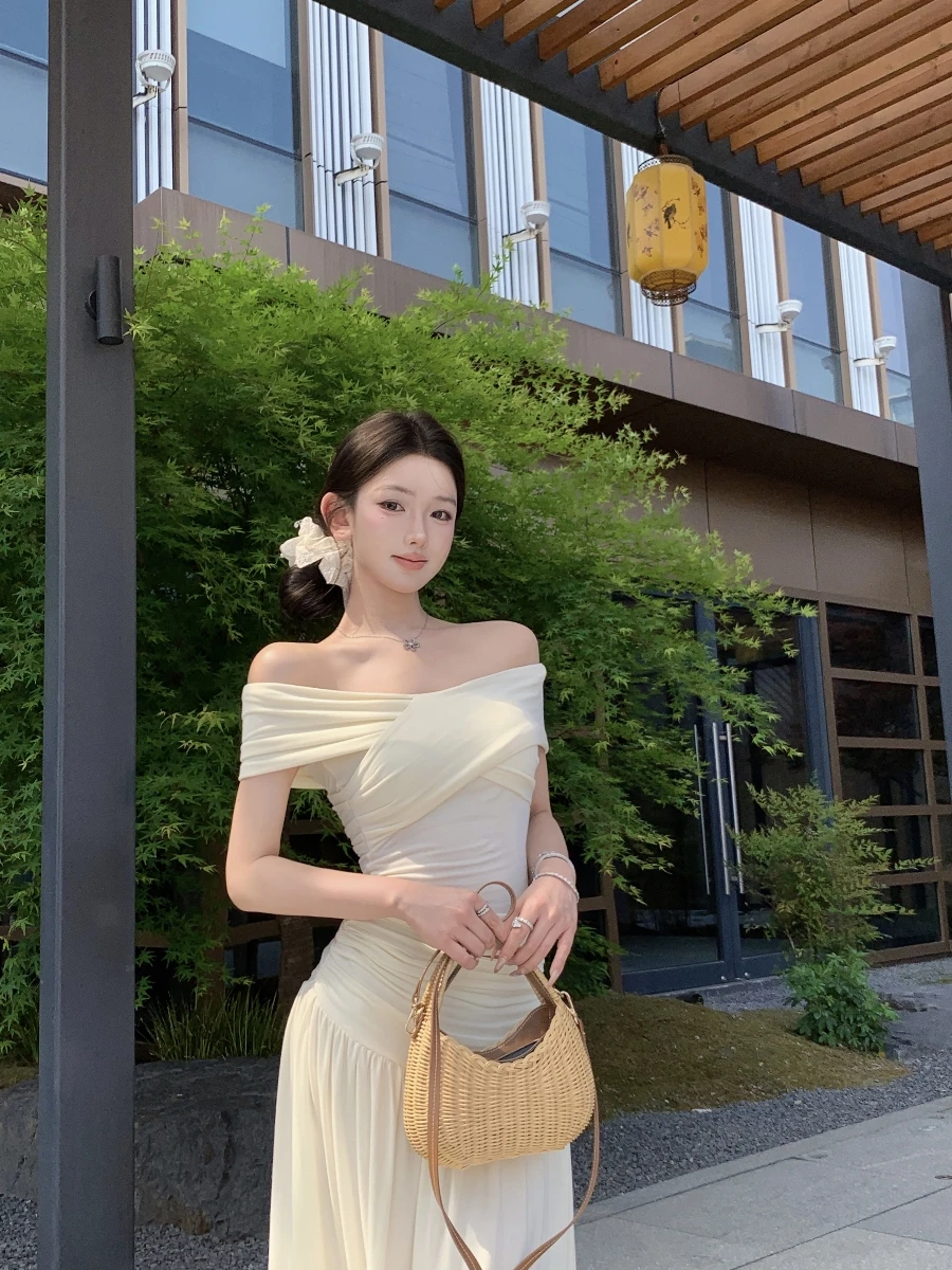 Milk White Short Knitted T-Shirt One Shoulder Sleeveless Women's Summer Pure Desire Wind Set High Waist Skirt Two Piece Set
Milk White Short Knitted T-Shirt One Shoulder Sleeveless Women's Summer Pure Desire Wind Set High Waist Skirt Two Piece Set