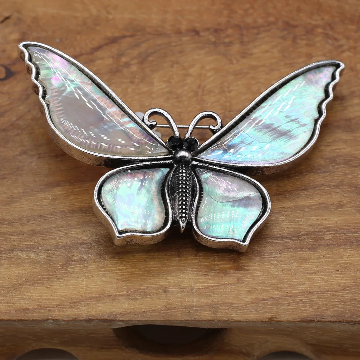 Natural Freshwater Shell Butterfly Shaped Alloy Brooch Exquisite Jewelry Banquet Dress Accessories Commemorative Gift for Women
Natural Freshwater Shell Butterfly Shaped Alloy Brooch Exquisite Jewelry Banquet Dress Accessories Commemorative Gift for Women