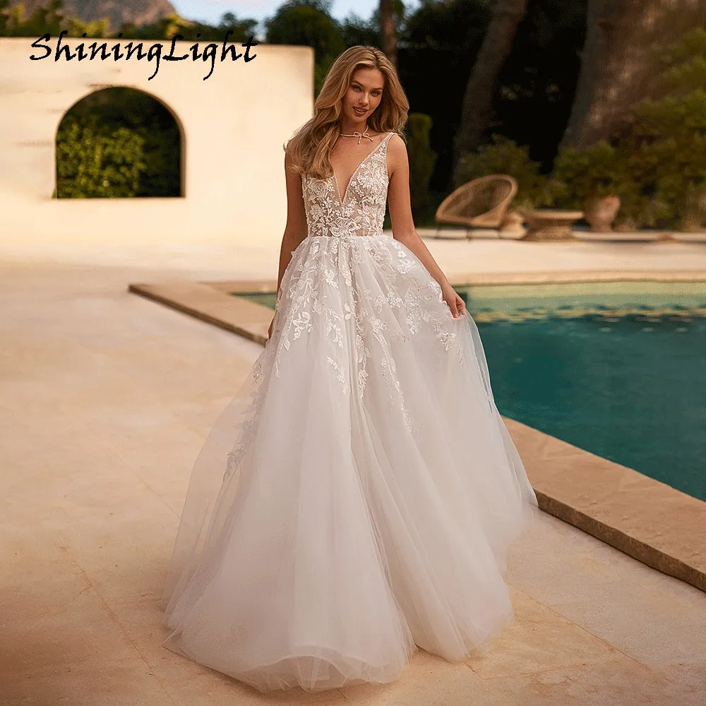 ShiningLight Sexy A-Line Boho Wedding Dress Backless Lace Applique Tulle Wedding Gowns Long V-Neck Bridal Dress Customized
ShiningLight Sexy A-Line Boho Wedding Dress Backless Lace Applique Tulle Wedding Gowns Long V-Neck Bridal Dress Customized
