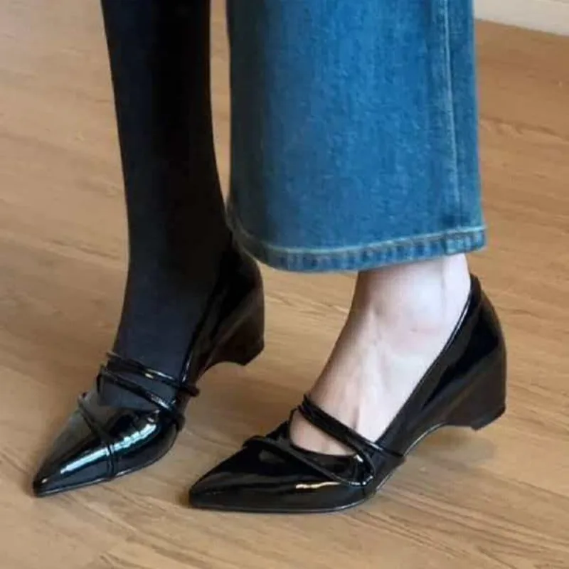Summer New Women's Shoes Comfortable Shoes Women High Heels Fashion Comfortable Casual Shoes
Summer New Women's Shoes Comfortable Shoes Women High Heels Fashion Comfortable Casual Shoes