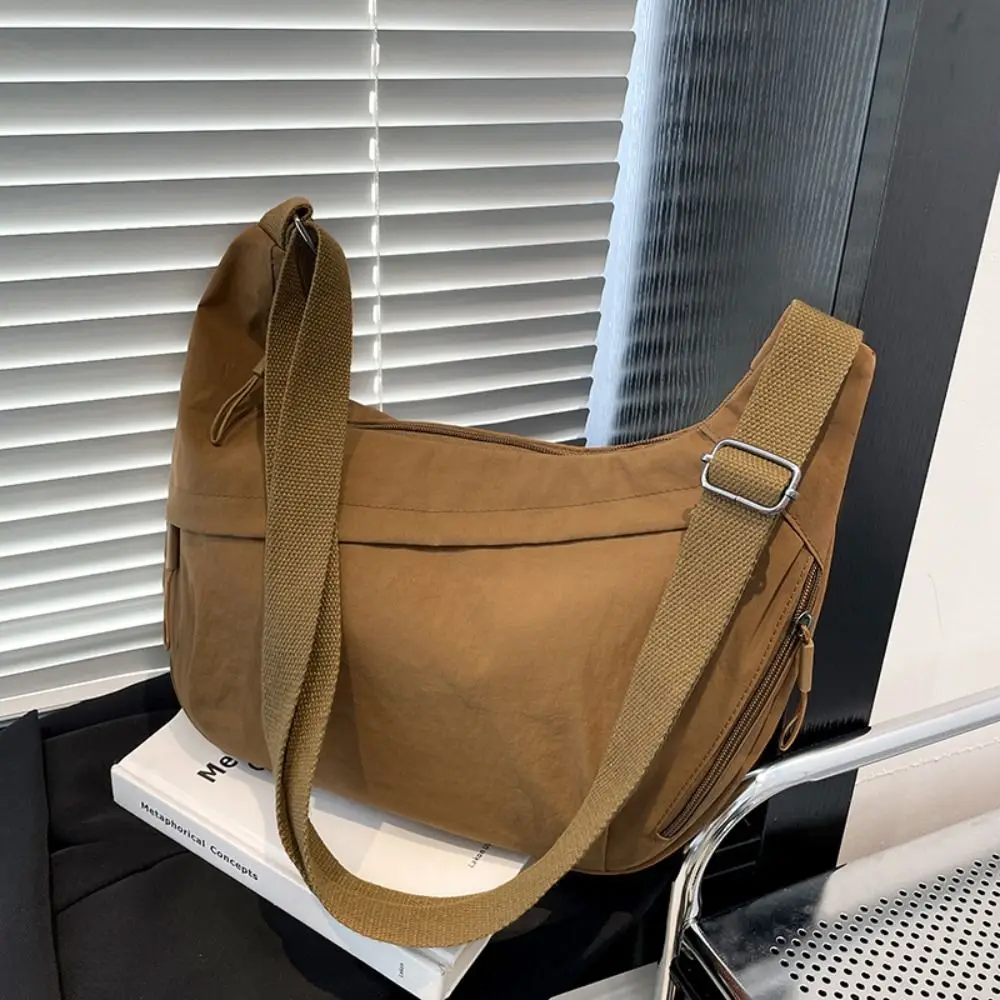 Portable Korean Style Nylon Shoulder Bag Large Capacity Waterproof Dumpling Bag Tote Bag Lightweight Solid Color Handbag Girls
Portable Korean Style Nylon Shoulder Bag Large Capacity Waterproof Dumpling Bag Tote Bag Lightweight Solid Color Handbag Girls