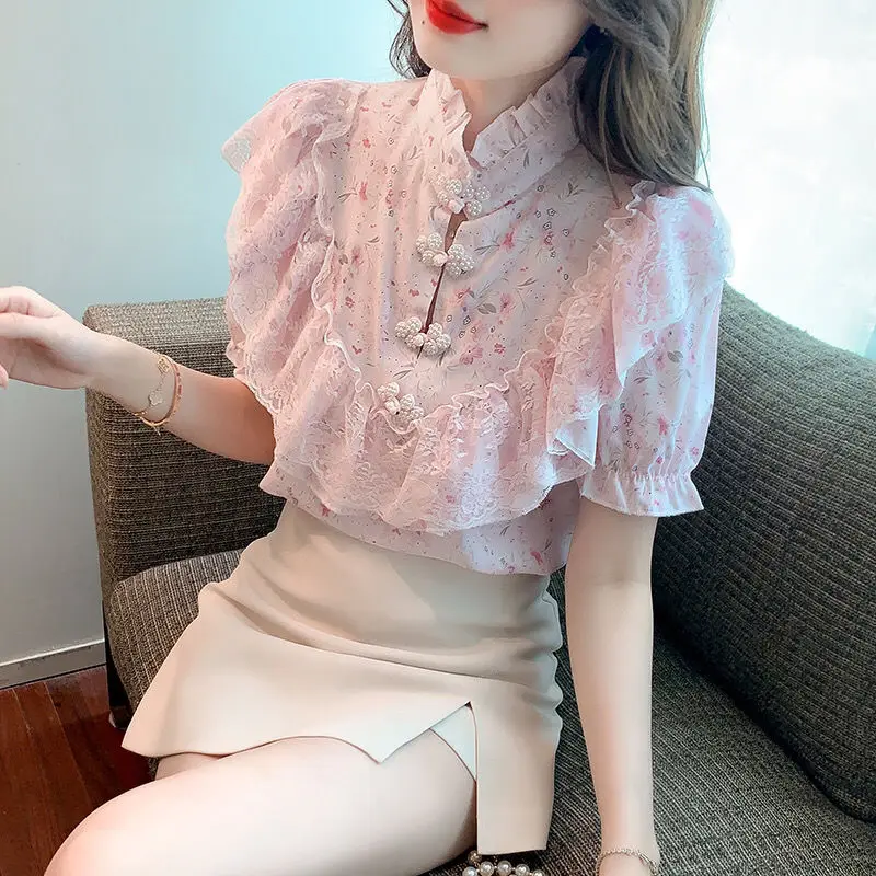 Женский шифоновый топ Ele с цветочным принтом, новинка лета 2021, воротник-стойка, кружевной свеч Cleanfit, моющийся топ
Женский шифоновый топ Ele с цветочным принтом, новинка лета 2021, воротник-стойка, кружевной свеч Cleanfit, моющийся топ