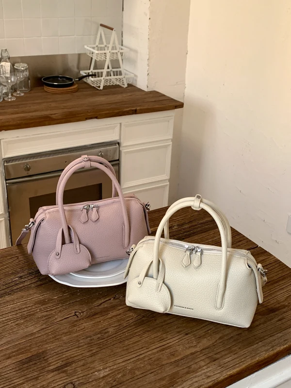 Large Capacity Fashionable Lychee Pattern Bowling Bag Women's Handbag Shoulder Crossbody Pillow Shaped Bag Stylish Versatile
Large Capacity Fashionable Lychee Pattern Bowling Bag Women's Handbag Shoulder Crossbody Pillow Shaped Bag Stylish Versatile
