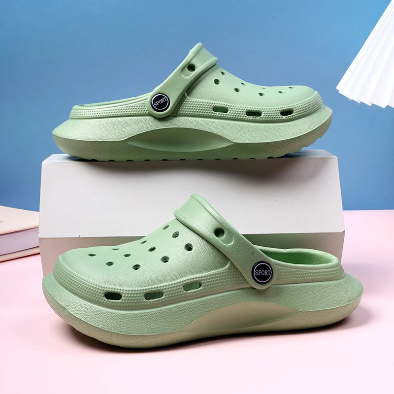A pair of children's sandals suitable for summer wear with a perforated design is both comfortable and slip-resistant. JY-2201-5
A pair of children's sandals suitable for summer wear with a perforated design is both comfortable and slip-resistant. JY-2201-5