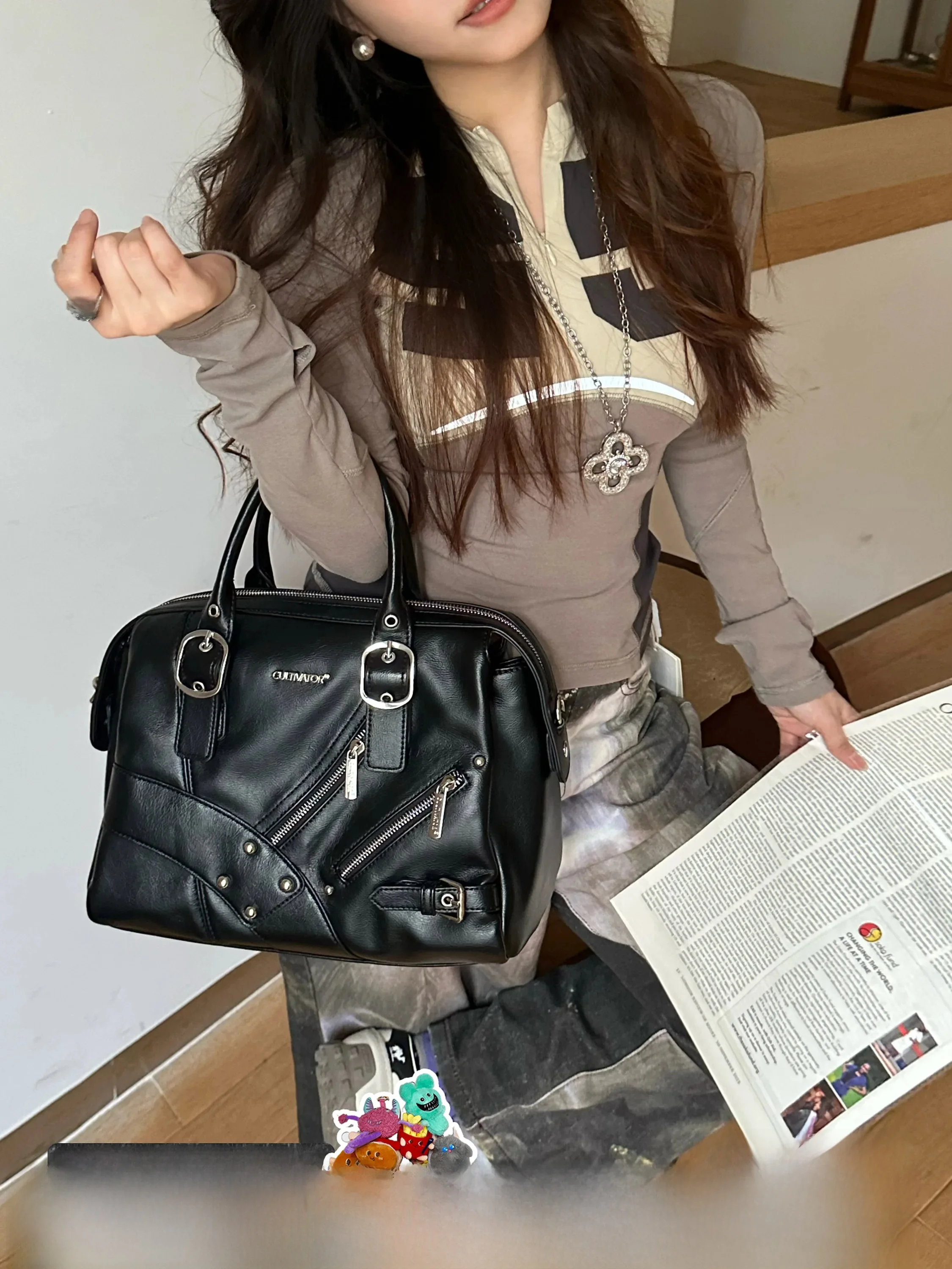 Original Cultivator Large Capacity Motorcycle Bag Handheld Crossbody One Pack Retro Design Women's Bag for Casual Use
Original Cultivator Large Capacity Motorcycle Bag Handheld Crossbody One Pack Retro Design Women's Bag for Casual Use