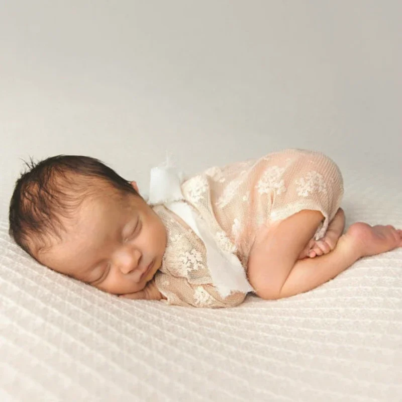 Newborn Photography Clothing Boys and Girls Cotton Thread Embroidered Flower Long Sleeve Romper White/Off White Lace Bodysuit
Newborn Photography Clothing Boys and Girls Cotton Thread Embroidered Flower Long Sleeve Romper White/Off White Lace Bodysuit