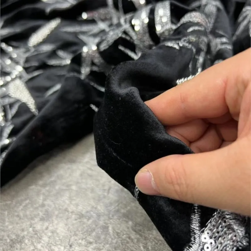 New autumn and winter Heavy embroidery beaded silk velvet fabric high-end custom-made Chinese-style coat
New autumn and winter Heavy embroidery beaded silk velvet fabric high-end custom-made Chinese-style coat