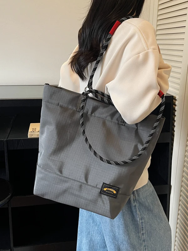 Outdoor Large Capaci Casual Commuter oulder Bag 2025 New Sle Waterproof Nylon Straps Youth Tote Bag for Climbing
Outdoor Large Capaci Casual Commuter oulder Bag 2025 New Sle Waterproof Nylon Straps Youth Tote Bag for Climbing