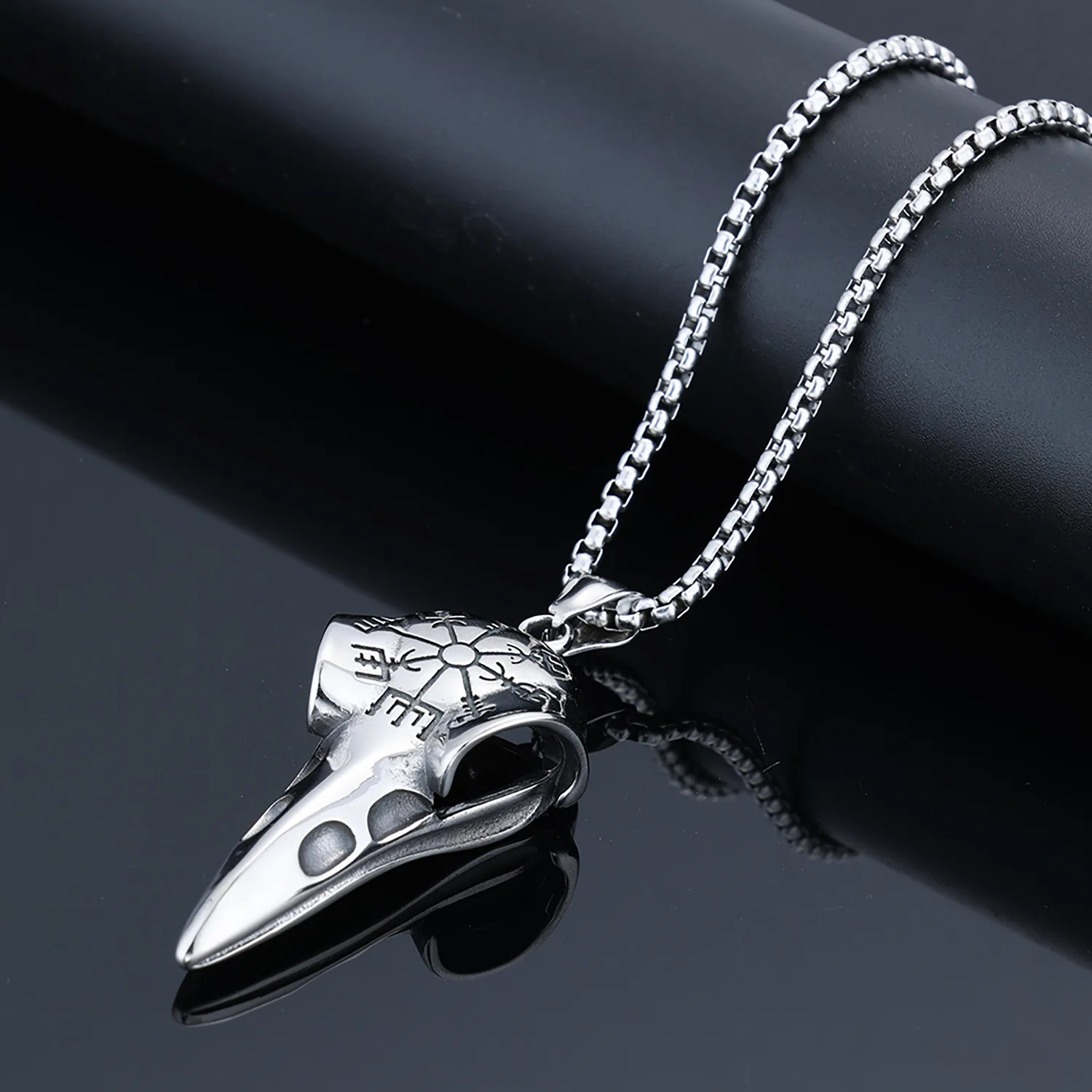 Vintage Stainless Steel Crow Head Compass Pendant For Men's Personality Viking Animal Collection Stainless Steel Jewelry
Vintage Stainless Steel Crow Head Compass Pendant For Men's Personality Viking Animal Collection Stainless Steel Jewelry