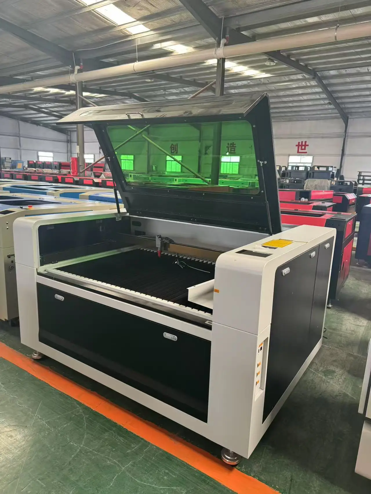 150W 1390 CO2 Laser Engraving Machine Ruida DSP laser cutting machine RECI Laser Tube Honey Platform With Chiller
150W 1390 CO2 Laser Engraving Machine Ruida DSP laser cutting machine RECI Laser Tube Honey Platform With Chiller