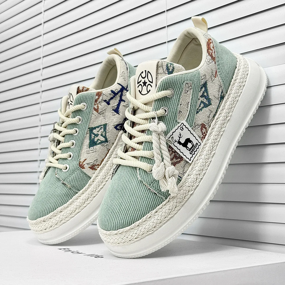 2026 Men's Casual Canvas Shoes Classic Color Matching Versatile Sports Board Shoes Comfortable Footwear
2026 Men's Casual Canvas Shoes Classic Color Matching Versatile Sports Board Shoes Comfortable Footwear