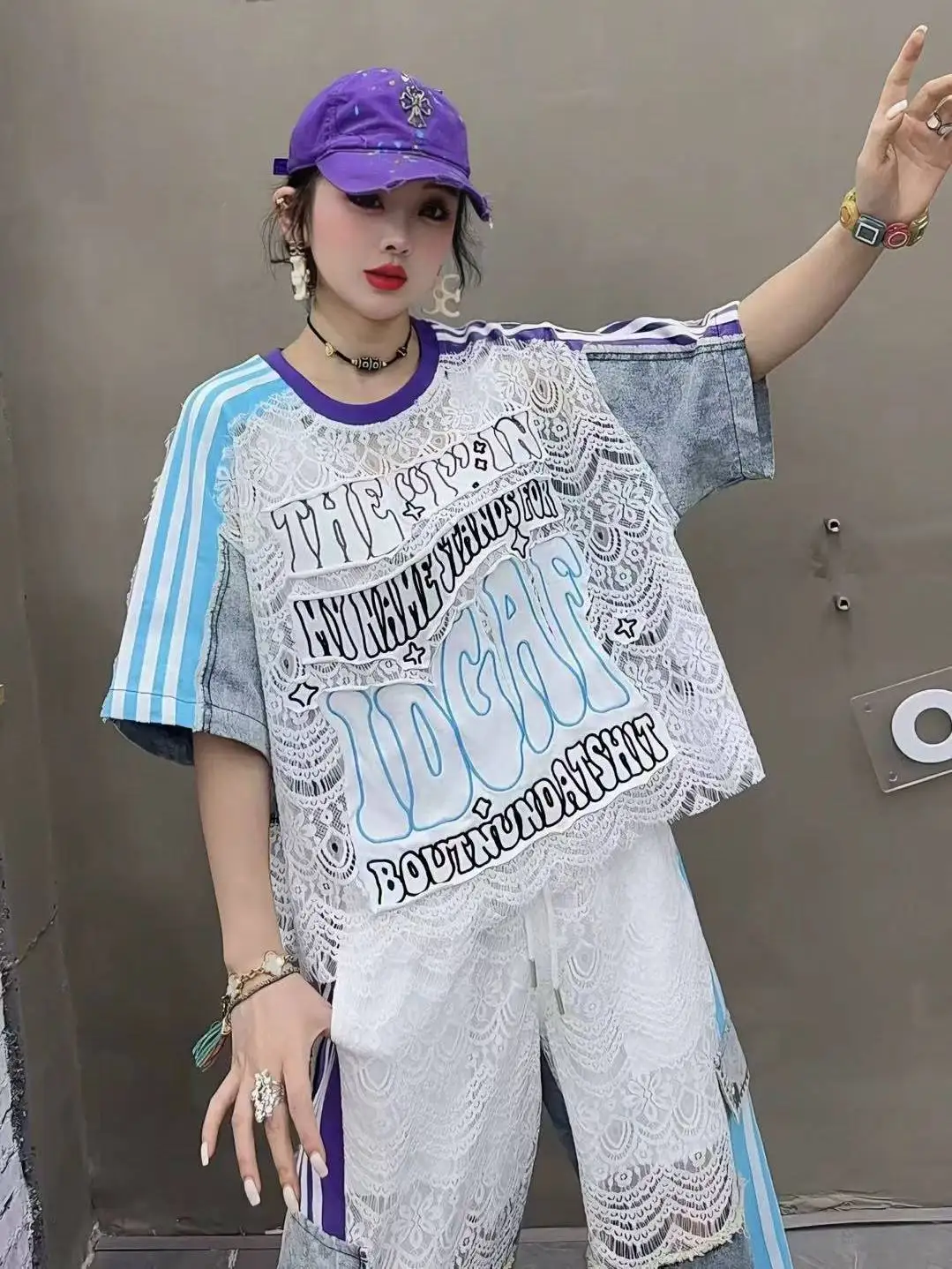 Women Denim Patchwork Printed Two Piece Set Contrast Color Short Sleeve Top Loose Long Pants Fashion Casual Streetwear Outfit
Women Denim Patchwork Printed Two Piece Set Contrast Color Short Sleeve Top Loose Long Pants Fashion Casual Streetwear Outfit