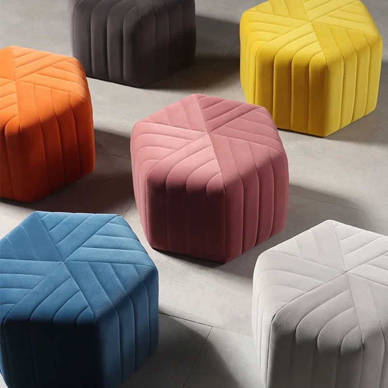 Creative and minimalist velvet low stool, Nordic small stool, living room sofa stool, modern household doorstep shoe changing st
Creative and minimalist velvet low stool, Nordic small stool, living room sofa stool, modern household doorstep shoe changing st