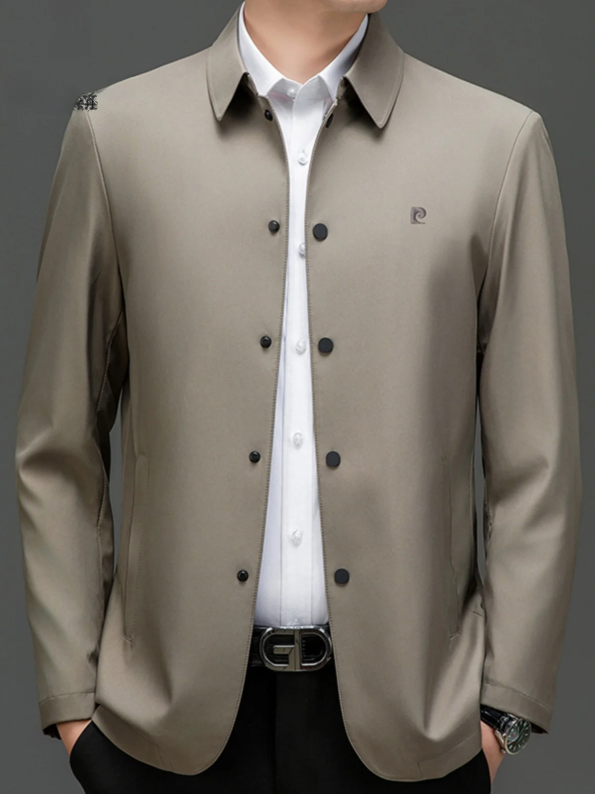 Мужская повседневная куртка Pierre Cardin с воротником, для делового стиля, весна-осень, для мужчин среднего возраста, немнущаяся, приталенного кроя, с длинными рукавами
Мужская повседневная куртка Pierre Cardin с воротником, для делового стиля, весна-осень, для мужчин среднего возраста, немнущаяся, приталенного кроя, с длинными рукавами