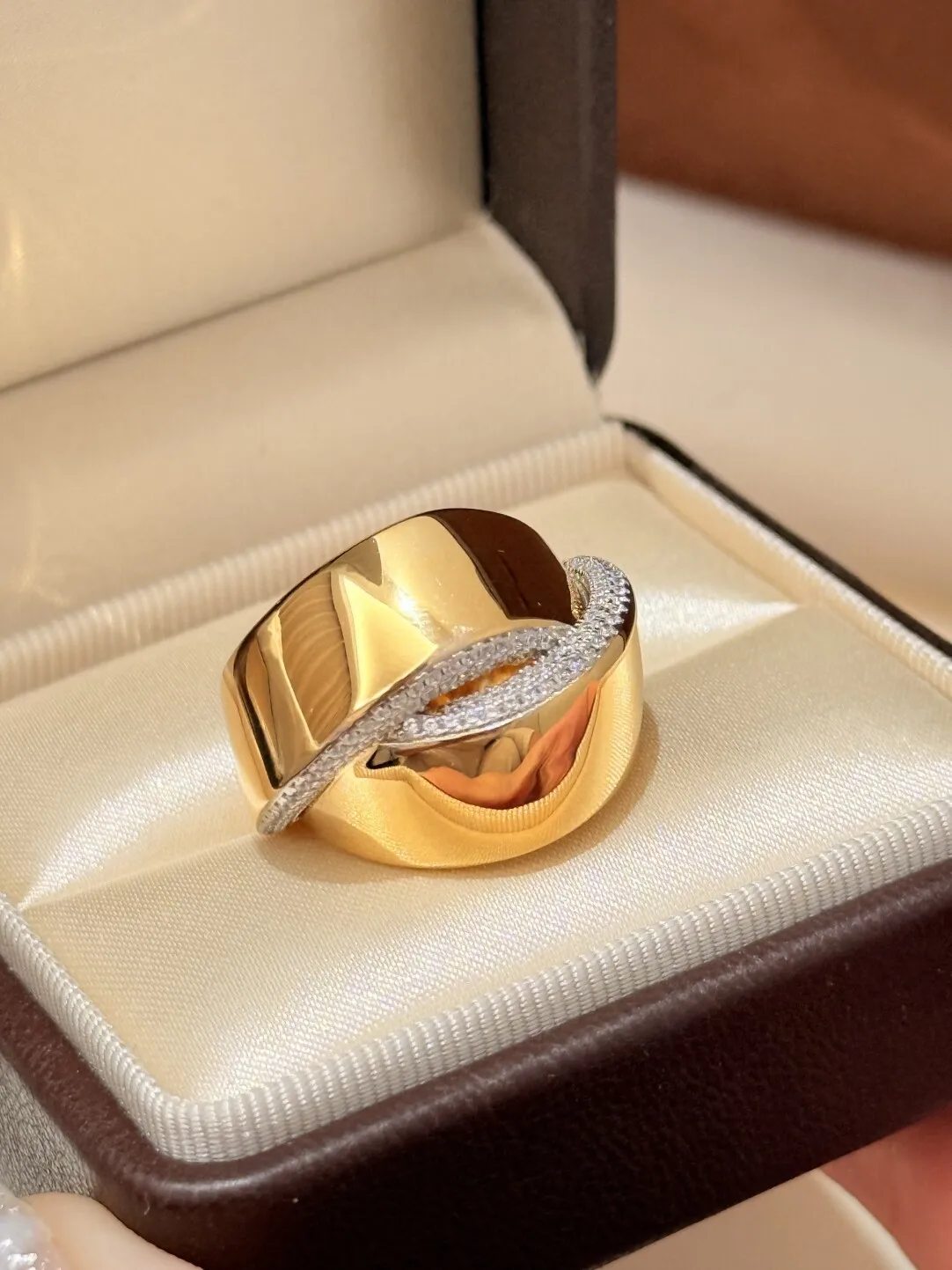 BELLUX Vintage Design Fine Jewelry Cross Smooth Gold Plain 925 Silver Gold Plated Synthetic Zircon Ring
BELLUX Vintage Design Fine Jewelry Cross Smooth Gold Plain 925 Silver Gold Plated Synthetic Zircon Ring