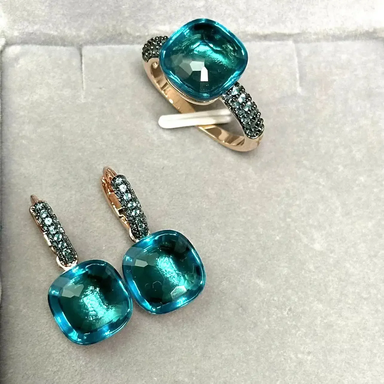 12.6mm Flat Ring and Earrings Set with Blue Topaz Zircon Rose gold Plated Candy Color Crystal Fashion Jewelry Gift
12.6mm Flat Ring and Earrings Set with Blue Topaz Zircon Rose gold Plated Candy Color Crystal Fashion Jewelry Gift