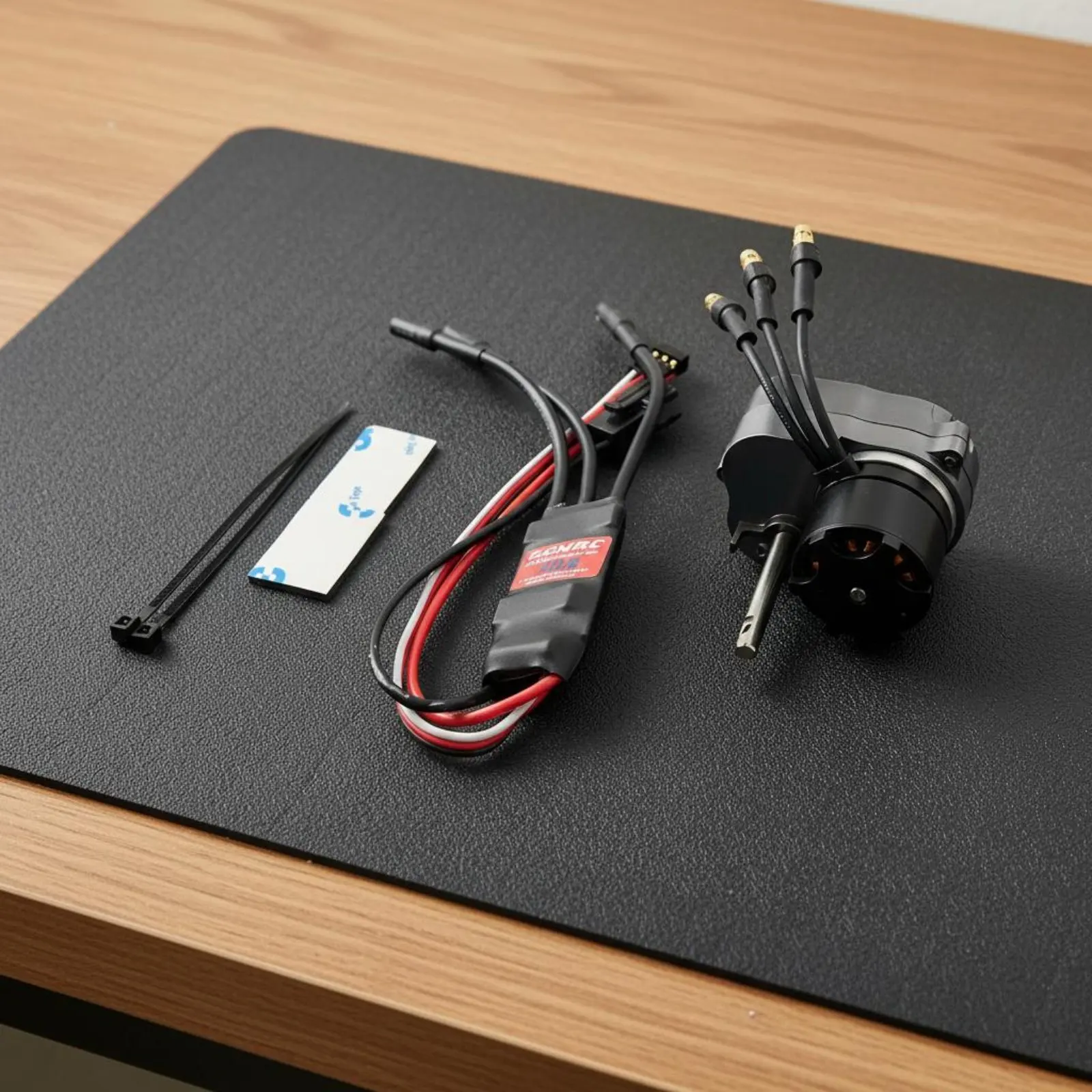 Electronically Commutated Engine and Speed Controller Combo Twisting Power Compensation Outrunner Engine with Metal Gearbox RC
Electronically Commutated Engine and Speed Controller Combo Twisting Power Compensation Outrunner Engine with Metal Gearbox RC