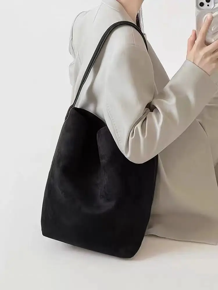 Retro Faux Suede Tote Niche Large Capacity Bucket Bags Women's 2025 New Bucket Bag
Retro Faux Suede Tote Niche Large Capacity Bucket Bags Women's 2025 New Bucket Bag