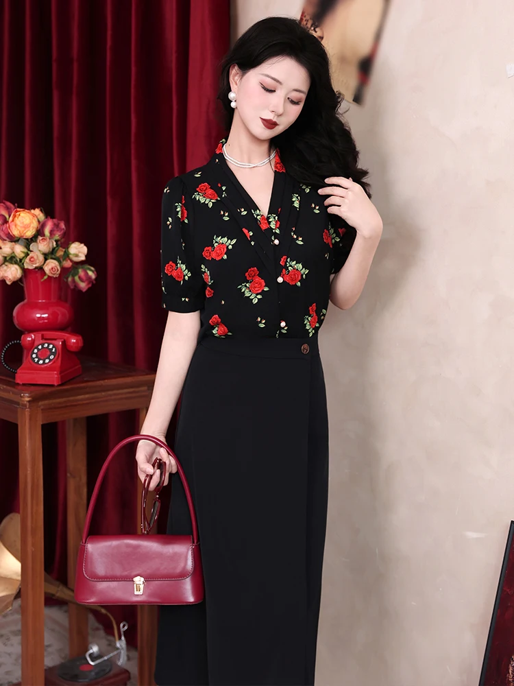 Elegant Vintage Style Midnight Rose Floral Print Loose Short Sleeve Women's Shirt V-Neck Slimming Top Fashionable Casual Blouse
Elegant Vintage Style Midnight Rose Floral Print Loose Short Sleeve Women's Shirt V-Neck Slimming Top Fashionable Casual Blouse