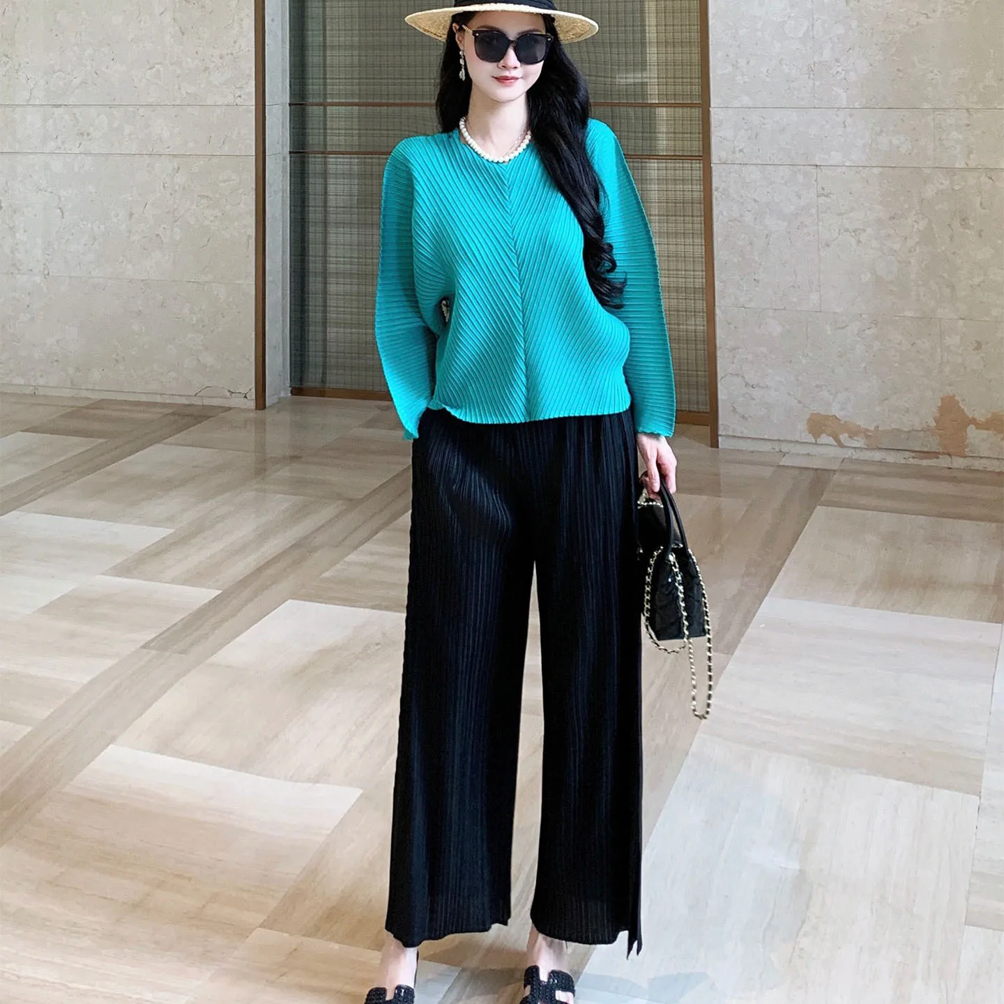 Miyake Pleated Trouser Set Plisse Solid Fold Wear Miyake Pleat 2025 Summer Loose Long Sleeve Blue Top Casual Trousers Pleats Set
Miyake Pleated Trouser Set Plisse Solid Fold Wear Miyake Pleat 2025 Summer Loose Long Sleeve Blue Top Casual Trousers Pleats Set
