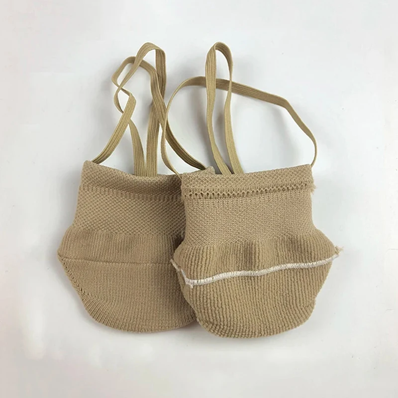 Мягкие полуноски для художественной гимнастики, художественная спортивная танцевальная обувь, носки на подошве для профессиональных соревнований, защищающие эластичные танцевальные туфли для ног
Мягкие полуноски для художественной гимнастики, художественная спортивная танцевальная обувь, носки на подошве для профессиональных соревнований, защищающие эластичные танцевальные туфли для ног 