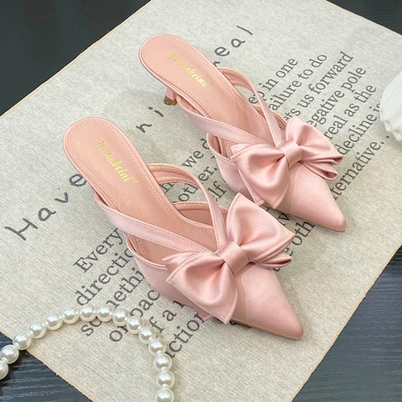 Bow Heeled Slippers Women's Pointed Toe Sandals Elegant Mules Shoes 2025 Summer Party Pumps Flip Flops Dress Sandalias De Mujer
Bow Heeled Slippers Women's Pointed Toe Sandals Elegant Mules Shoes 2025 Summer Party Pumps Flip Flops Dress Sandalias De Mujer