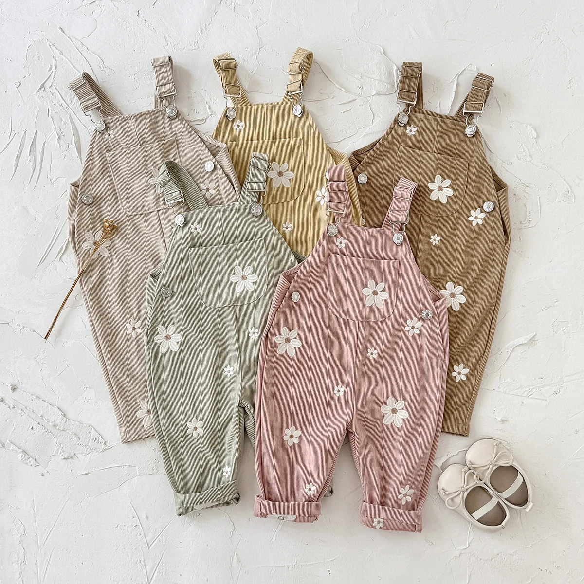 Spring Autumn New Flower Embroidery Infant Newborn Clothing Baby Girl Straps Pants Overalls for 0-3Y Pastoral Style Jumpsuit
Spring Autumn New Flower Embroidery Infant Newborn Clothing Baby Girl Straps Pants Overalls for 0-3Y Pastoral Style Jumpsuit