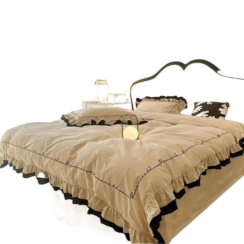 French retro leather bed, butterfly bed, master bedroom atmosphere, cream wind
French retro leather bed, butterfly bed, master bedroom atmosphere, cream wind