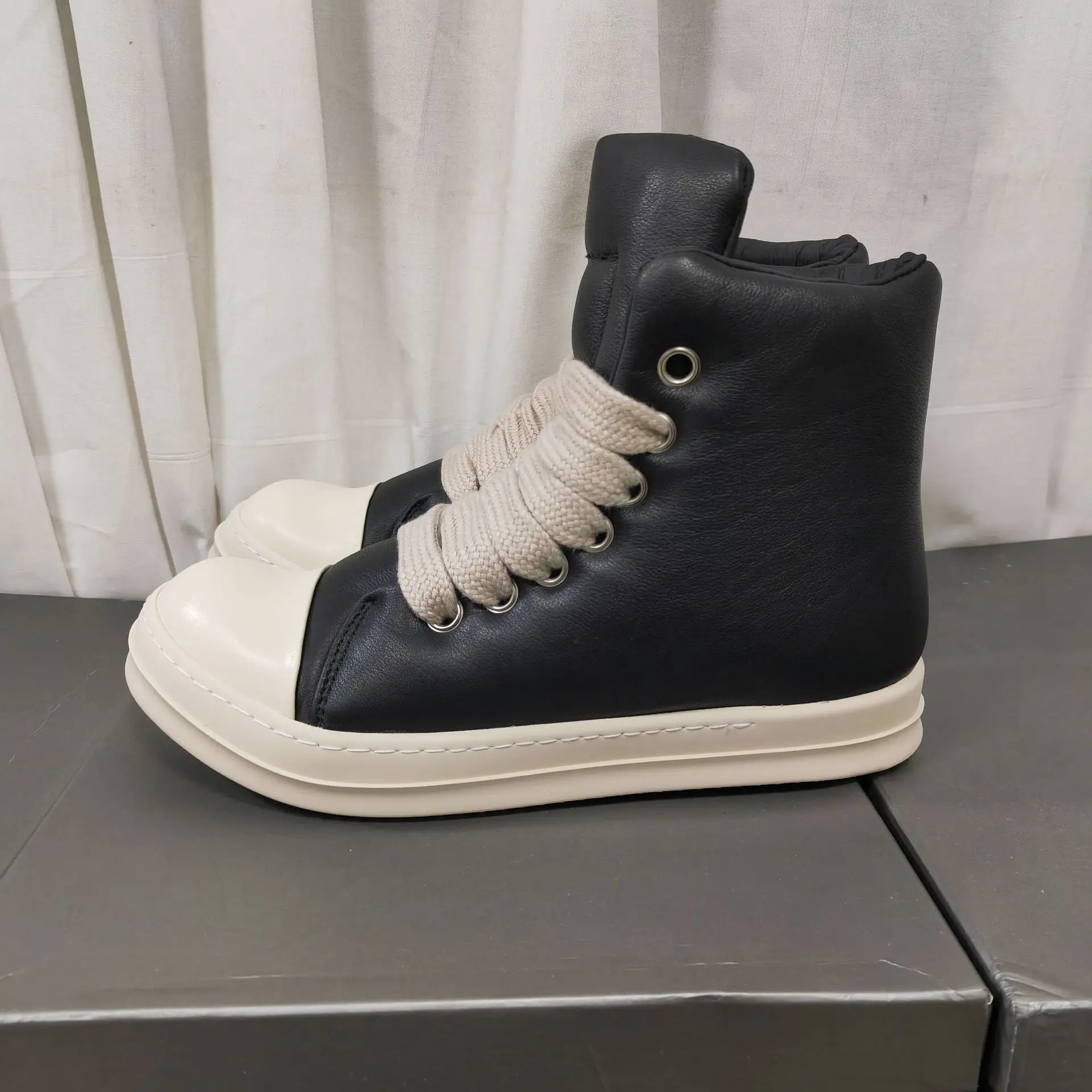 2026 SS High Street Versatile Thick-soled Bread Shoes Men Women Casual Fashion Comfortable Sneakers
2026 SS High Street Versatile Thick-soled Bread Shoes Men Women Casual Fashion Comfortable Sneakers