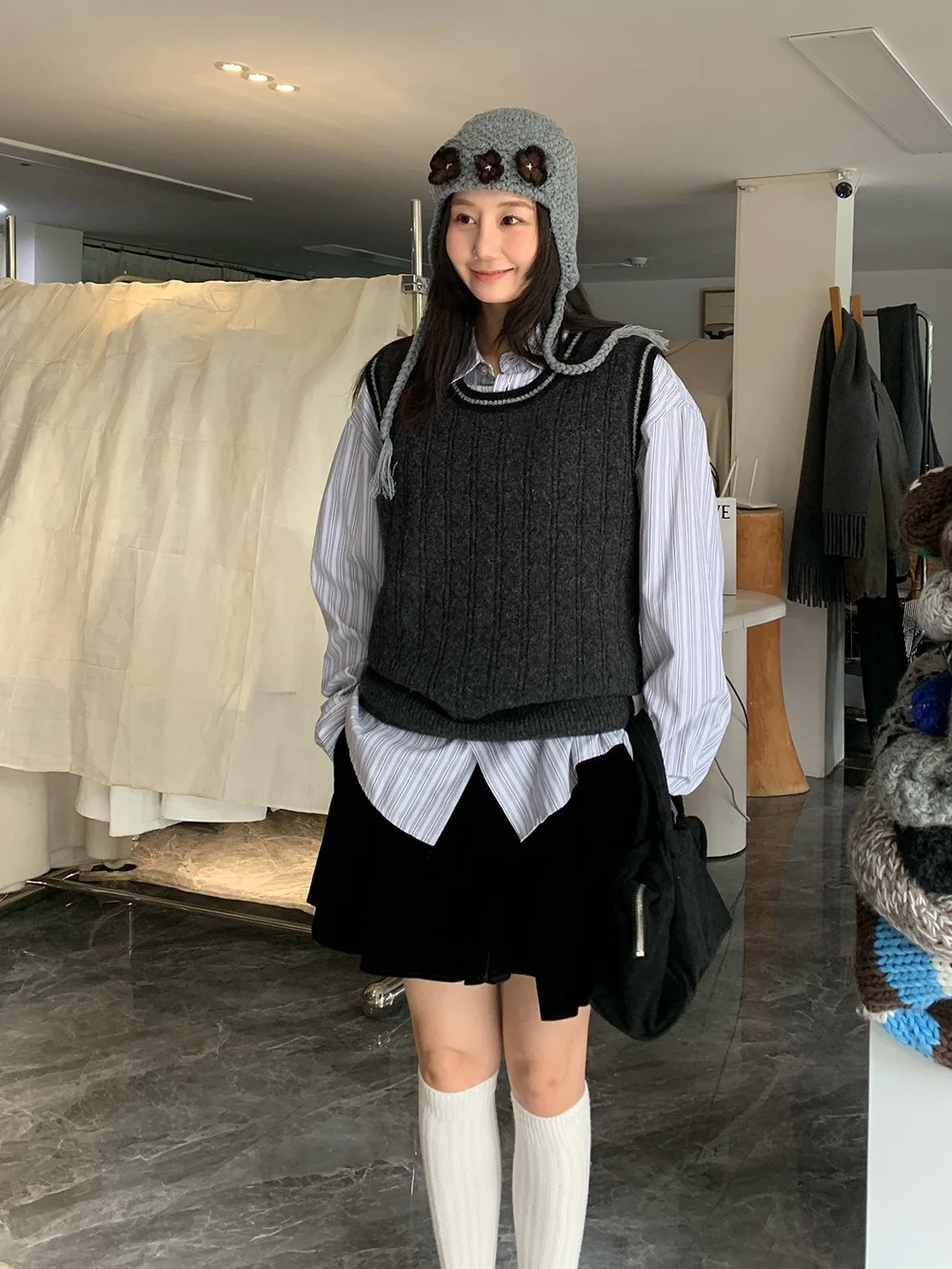 Color Block Striped U-Neck Knitted Vest Women's College Style Sleeveless Top Soft Woolen Material Simple Design Autumn Winter...
Color Block Striped U-Neck Knitted Vest Women's College Style Sleeveless Top Soft Woolen Material Simple Design Autumn Winter...