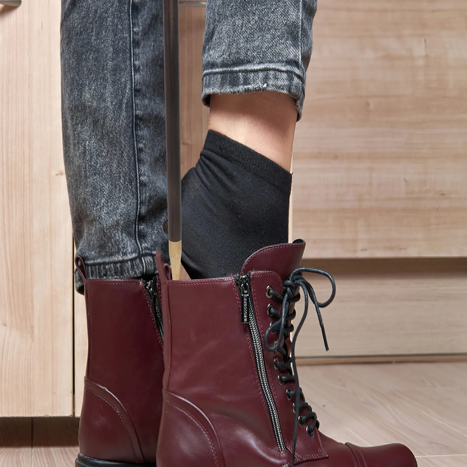 Long Handle Wooden Shoe Horn Portable Shoe Lifter for Men Women Household Travel Auxiliary Shoes Wearing Tool Shoehorn
Long Handle Wooden Shoe Horn Portable Shoe Lifter for Men Women Household Travel Auxiliary Shoes Wearing Tool Shoehorn