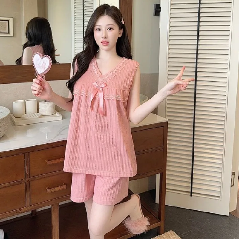 Plus Size Korean Sweet Pajamas Set Women Summer Sleeveless Vest Shorts 2 Pieces Set Loose Home Loungewear Can Be Worn Outside
Plus Size Korean Sweet Pajamas Set Women Summer Sleeveless Vest Shorts 2 Pieces Set Loose Home Loungewear Can Be Worn Outside