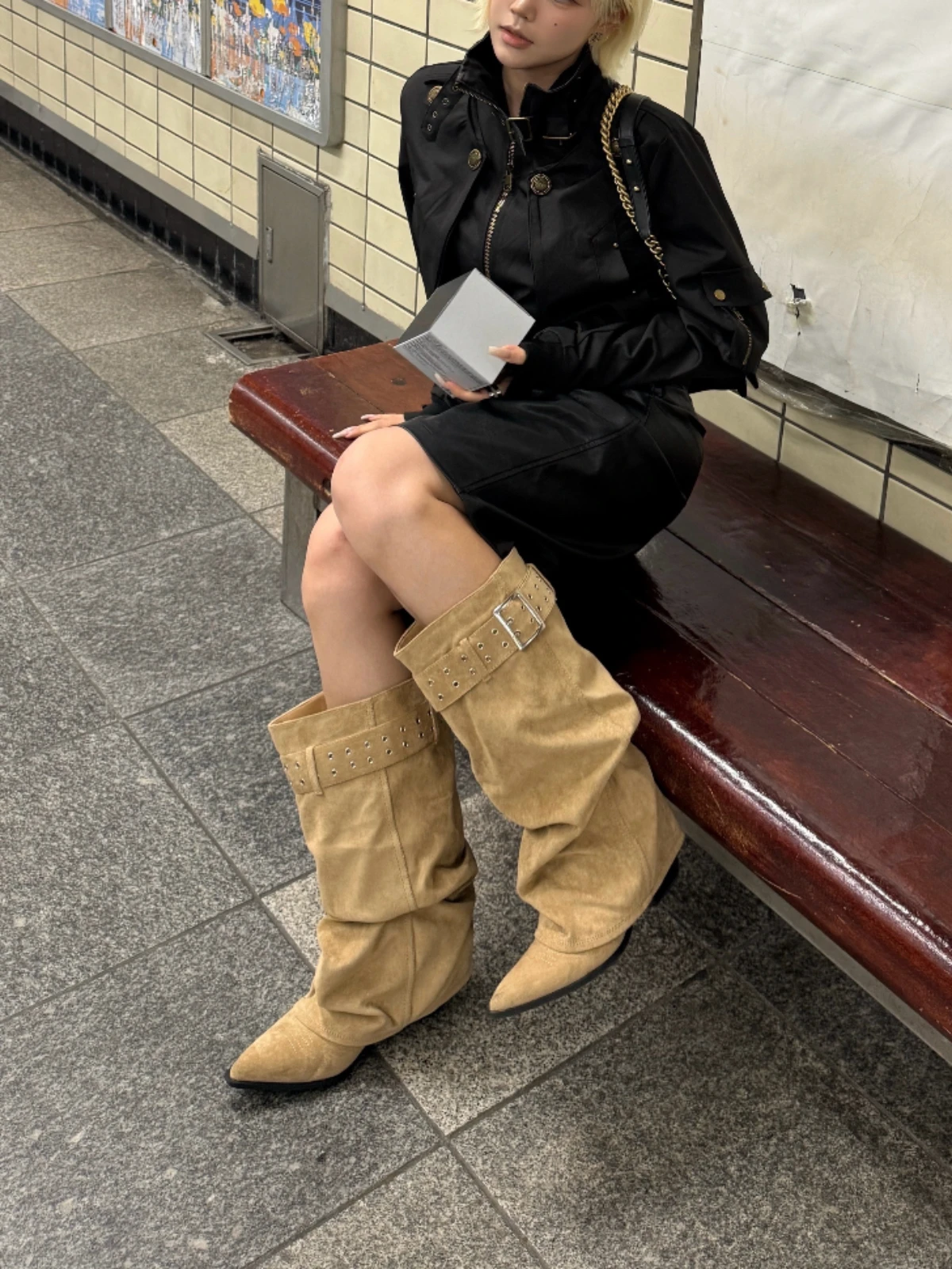 Western Style Over-Knee Fashion Boots Women's Folded Cuff High-Topped Boots with Metal Buckle Korean Version All-Season Boots
Western Style Over-Knee Fashion Boots Women's Folded Cuff High-Topped Boots with Metal Buckle Korean Version All-Season Boots