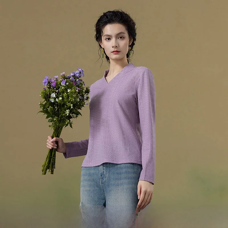 Elegant T-Shirt Women's New Autumn 2025 Floral Embroidery National Style V-Neck Long Sleeve Straight Cut Polyester Blend
Elegant T-Shirt Women's New Autumn 2025 Floral Embroidery National Style V-Neck Long Sleeve Straight Cut Polyester Blend