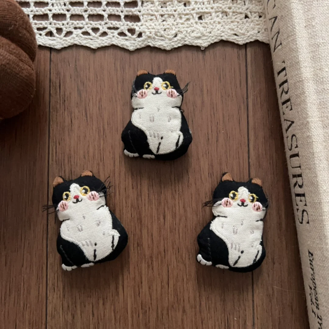 Fabric Handmade 3D Cartoon Cat DIY Brooch Pin for Shoes Socks Bag Pendant Clothing Embellishment Premium Quality
Fabric Handmade 3D Cartoon Cat DIY Brooch Pin for Shoes Socks Bag Pendant Clothing Embellishment Premium Quality