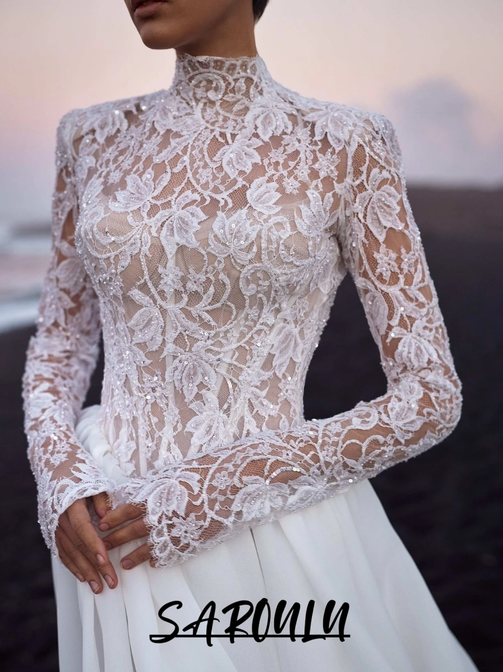 SAROULU Soft Chiffon Illusion Lace Wedding Dress Flowy A Line Modern Long Sleeved Bridal Gown Customized Romantic Outdoor Wear 
SAROULU Soft Chiffon Illusion Lace Wedding Dress Flowy A Line Modern Long Sleeved Bridal Gown Customized Romantic Outdoor Wear