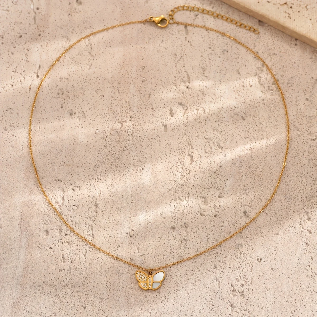 Lxalry Golden Stainless Steel Necklace with Butterfly Pendant - Dazzling and Elegant Jewelry
Lxalry Golden Stainless Steel Necklace with Butterfly Pendant - Dazzling and Elegant Jewelry
