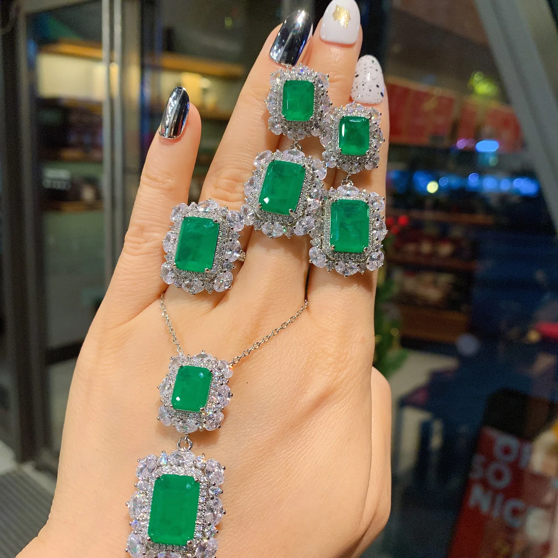 2026 New 925 Sterling Silver Paraiba Necklace Pendant Ring Earring For Women Luxury Wedding Party Fine Jewelry Set Friends Gift
2026 New 925 Sterling Silver Paraiba Necklace Pendant Ring Earring For Women Luxury Wedding Party Fine Jewelry Set Friends Gift